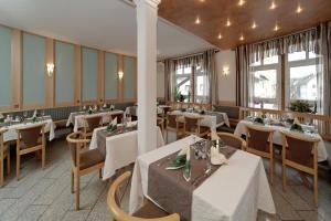 ห้องอาหารหรือที่รับประทานอาหารของ Hotel-Restaurant Früchtl