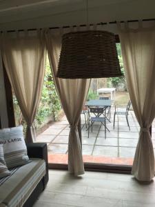 Posezení v ubytování Ala Garden Apartment + 19 fotografií