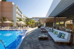 Bazén v ubytovaní Altafulla Mar Hotel alebo v jeho blízkosti