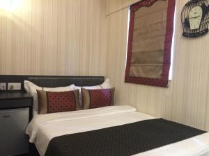 Postel nebo postele na pokoji v ubytování Seasons Hotel