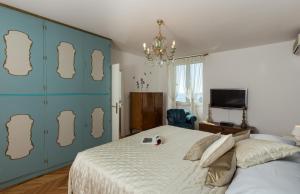 Ένα ή περισσότερα κρεβάτια σε δωμάτιο στο Love Affair Apartment