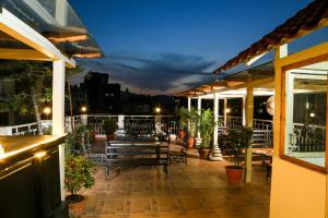 מרפסת או טרסה ב-Hotel Himalayan Oasis