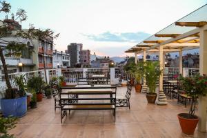 Balkón nebo terasa v ubytování Hotel Himalayan Oasis