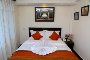 מיטה או מיטות בחדר ב-Hotel Himalayan Oasis