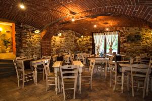 Restorāns vai citas vietas, kur ieturēt maltīti, naktsmītnē Agriturismo La Dimora Del Contadino
