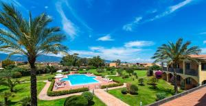 Bazén v ubytování Hotel Santa Gilla nebo v jeho okolí