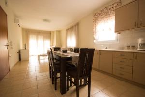 Kuchyň nebo kuchyňský kout v ubytování Stasa Luxury Apartments