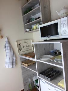 Kuchnia lub aneks kuchenny w obiekcie Pod lasem