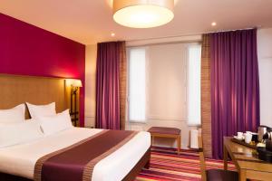 Cama ou camas em um quarto em Hôtel Mondial