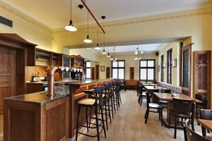 Lounge nebo bar v ubytování Penzion pod Radyni