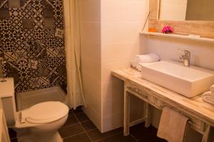 Koupelna v ubytování Nireas Hotel