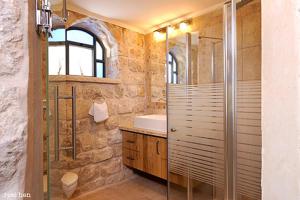 Ένα μπάνιο στο Old City Inn