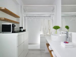 A cozinha ou cozinha compacta de Dimitra Beach Hotel & Suites