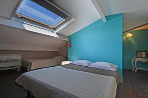 Cama o camas de una habitación en Hôtel la Palma