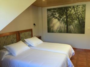 Postel nebo postele na pokoji v ubytování Alojamiento en entorno rural Los Trobos + 32 fotografií