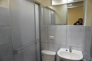 Koupelna v ubytování Residencial Mamamia + 37 fotografií
