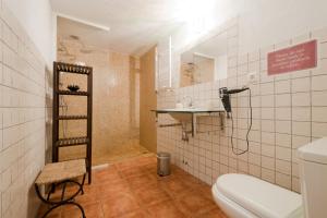 a bathroom with a toilet and a sink at Casa Bombo in Granada