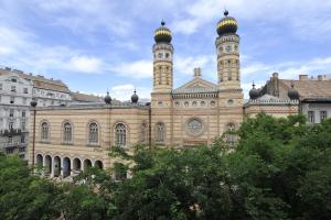ブダペストにあるGrand Synagogue Dream Homeの大きな建物