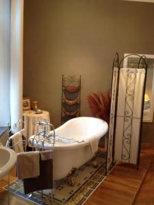 a bath tub in a bathroom with a sink at Château de Ricquebourg in Maresquel