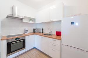 Kuchyň nebo kuchyňský kout v ubytování Apartments Windrose