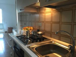 Η κουζίνα ή μικρή κουζίνα στο Casa sul Mare - WIFI free - parcheggio privato +65 φωτογραφίες