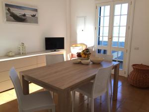 Μια τηλεόραση ή/και κέντρο ψυχαγωγίας στο Casa sul Mare - WIFI free - parcheggio privato