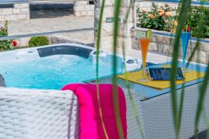 Bazén v ubytování Apartments Windrose nebo v jeho okolí
