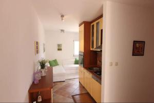 Postel nebo postele na pokoji v ubytování Beachfront Family Escape, Ciovo