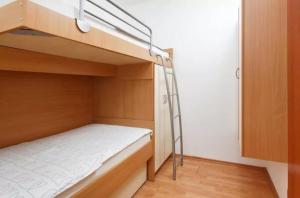 Postel nebo postele na pokoji v ubytování Beachfront Family Escape, Ciovo