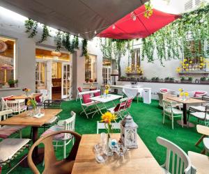 A restaurant or other place to eat at Hotel Vittoria