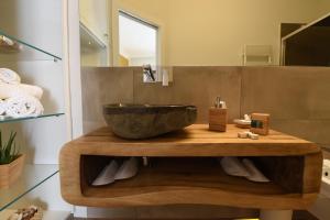 Ένα μπάνιο στο Nicola's Luxury Rooms