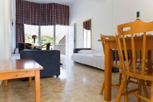 Postel nebo postele na pokoji v ubytování Eliofos Elegant Maisonettes