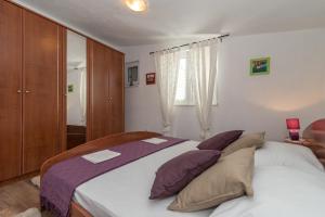 Postel nebo postele na pokoji v ubytování Apartments Mare Trogir