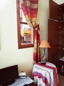 a room with a desk with a lamp and a window at Rabat Appartement Agdal in Rabat