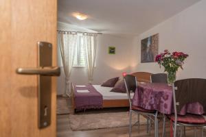 Postel nebo postele na pokoji v ubytování Apartments Mare Trogir