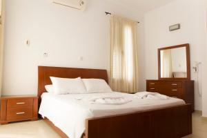 Postel nebo postele na pokoji v ubytování Eliofos Luxury Villa