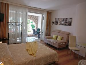 Postel nebo postele na pokoji v ubytování Apartments Ana - Rovinj