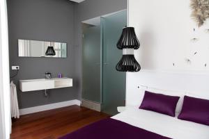 Ein Bett oder Betten in einem Zimmer der Unterkunft Khu Hotel