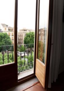 Ein Balkon oder eine Terrasse in der Unterkunft Khu Hotel
