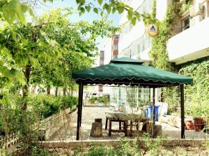 Gallery image of Right Here Hotel (Dunhuang International Youth Hostel) in Dunhuang