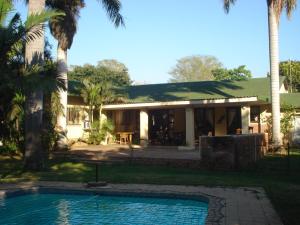 Bazén v ubytování The Guest House Pongola nebo v jeho okolí