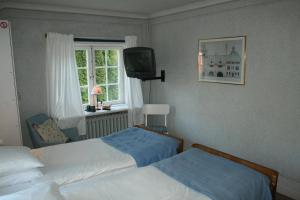 Forsbacka Wärdshus tesisinde bir odada yatak veya yataklar