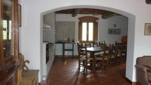 a kitchen and dining room with a table and chairs at La Valle dei Gobbi in Monsummano Terme