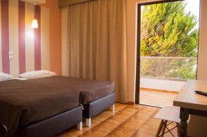 Postel nebo postele na pokoji v ubytování Nireas Hotel