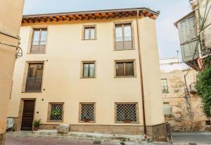 un edificio en el casco antiguo de Matera en B&B Palazzo Bibirria, en Agrigento