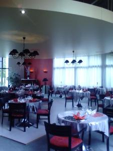 Foto da galeria de Hotel Restaurant Le Manguier em Peyrat-de-Bellac