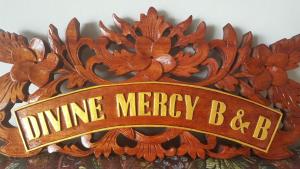 Certificato, attestato, insegna o altro documento esposto da Divine Mercy B&B