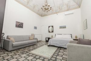 a living room with a bed and a couch at B&B del Massimo in Palermo