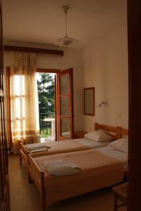 Un pat sau paturi într-o cameră la Villa Fotini