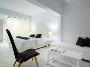 Cama ou camas em um quarto em Dimitra Beach Hotel & Suites